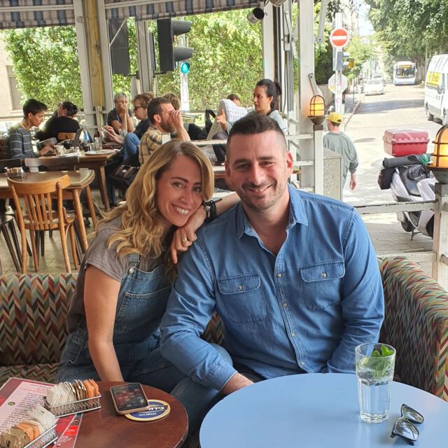 יש לקוחות שהפכו מזמן גם לחלק מחיי.
עדי היא אחת מאלה.
בפגישה של שעה וחצי אנחנו מספיקים לדבר על ענייני עבודה, משפחה ועל החיים עצמם.
ככה זה צריך להיות בעצם לא? ❤
